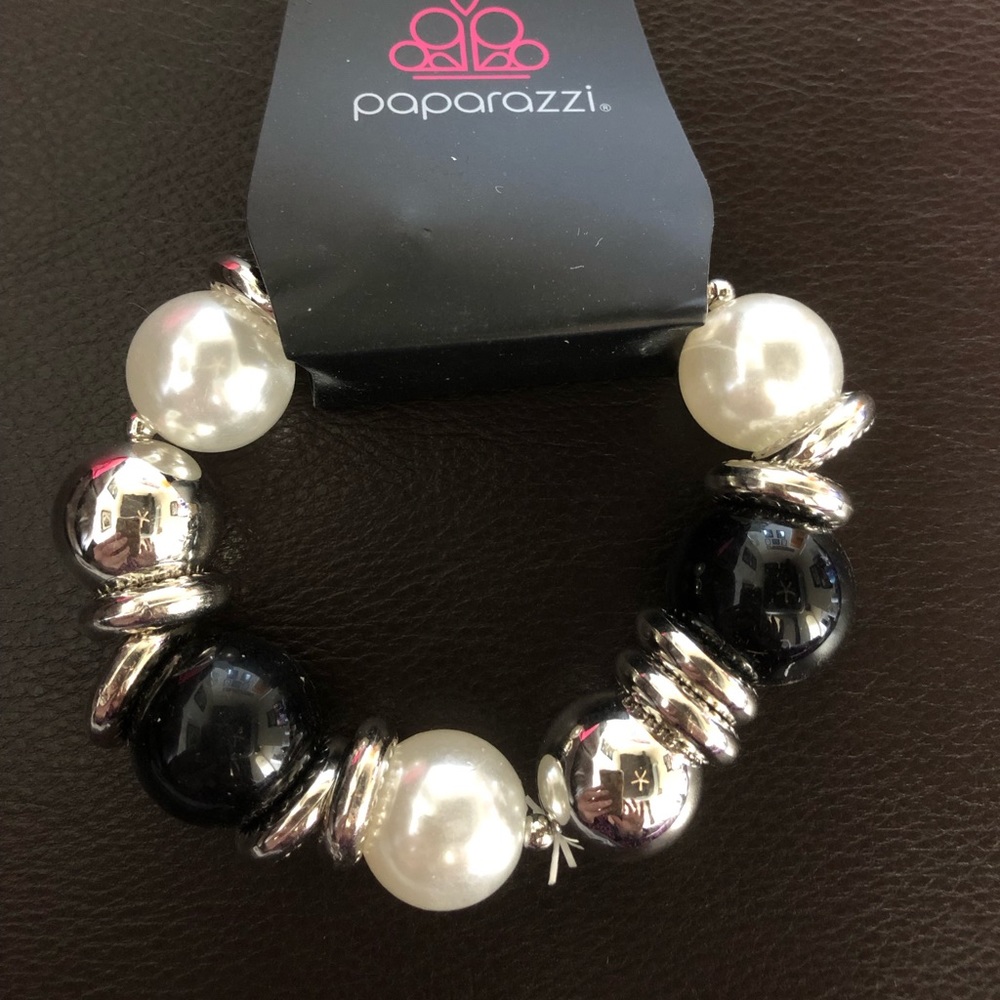Paparazzi Rockin’ Rockefeller White/Black Bracelet